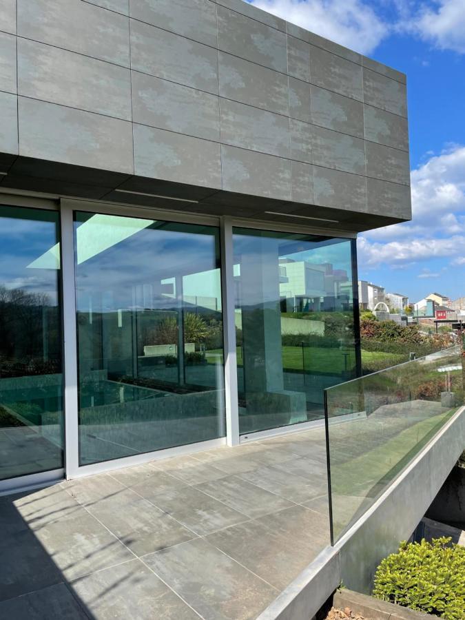 Tres Prismas Exclusive Villa Sarria Exterior foto