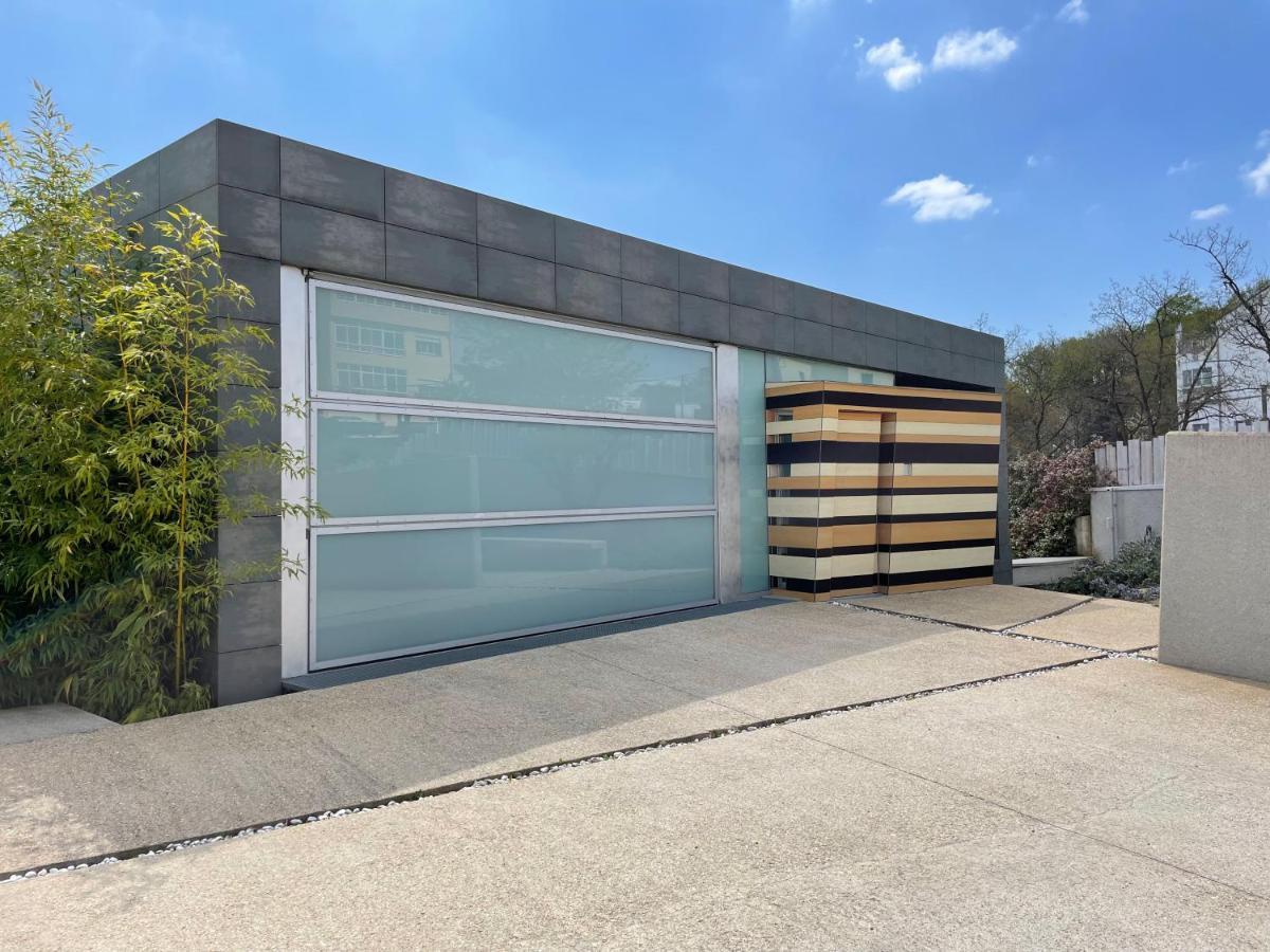 Tres Prismas Exclusive Villa Sarria Exterior foto