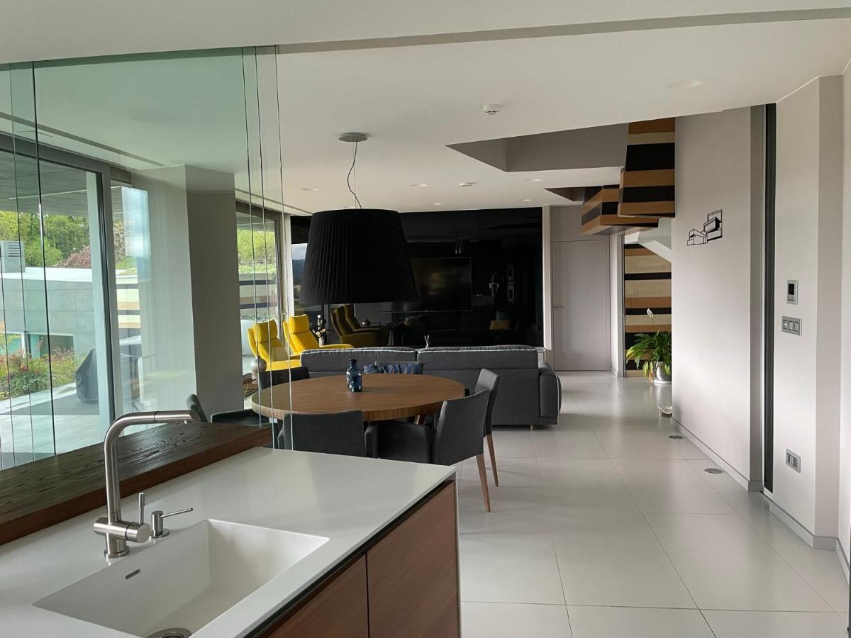 Tres Prismas Exclusive Villa Sarria Exterior foto