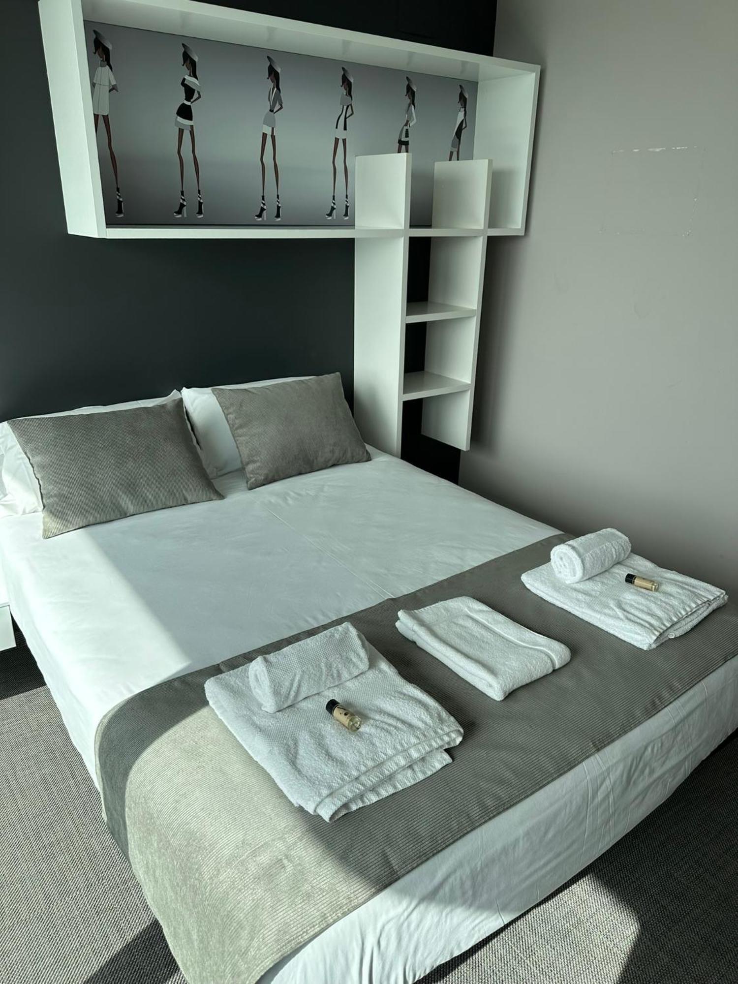 Tres Prismas Exclusive Villa Sarria Exterior foto