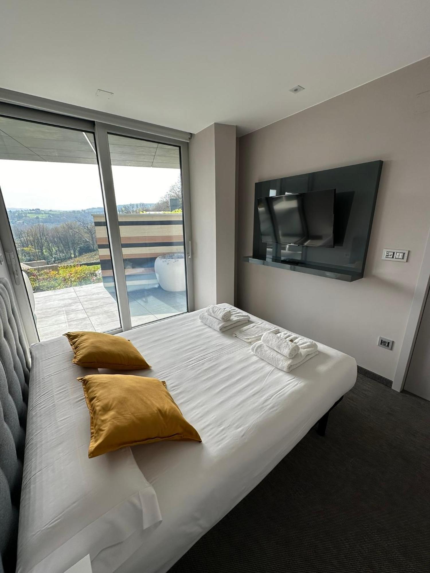 Tres Prismas Exclusive Villa Sarria Exterior foto