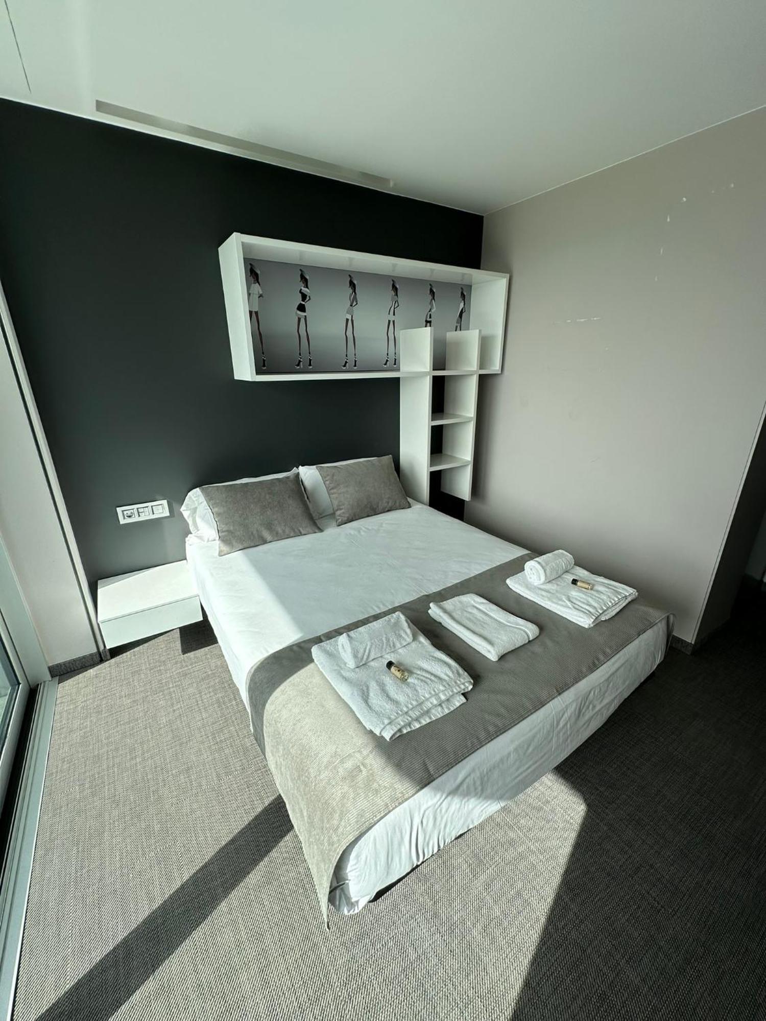 Tres Prismas Exclusive Villa Sarria Exterior foto