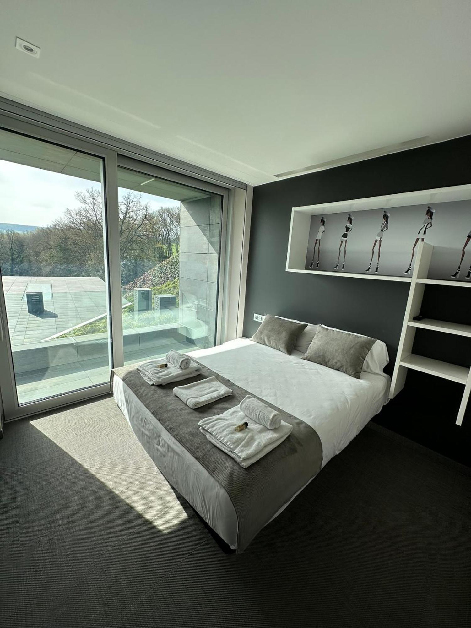 Tres Prismas Exclusive Villa Sarria Exterior foto