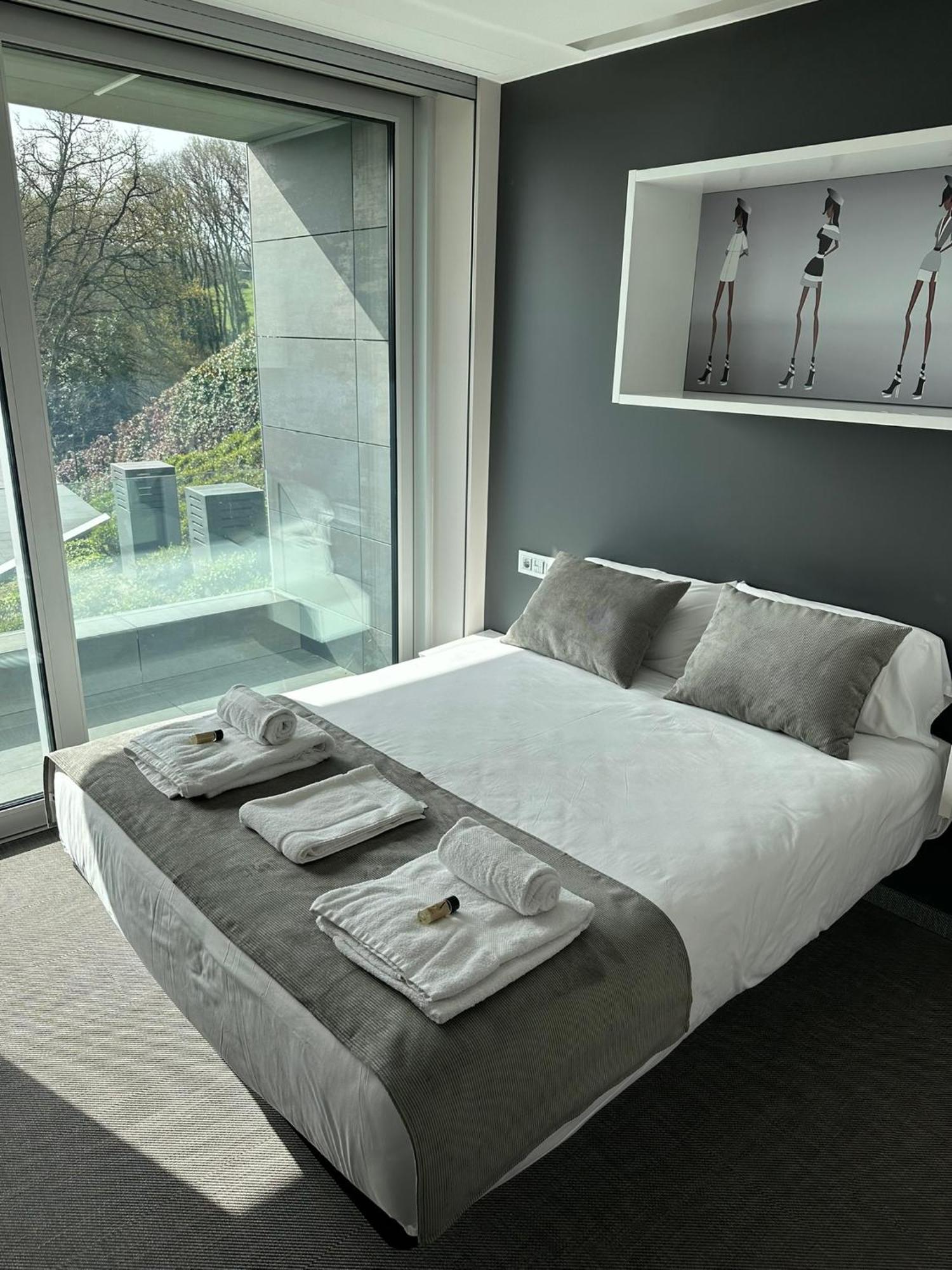 Tres Prismas Exclusive Villa Sarria Exterior foto