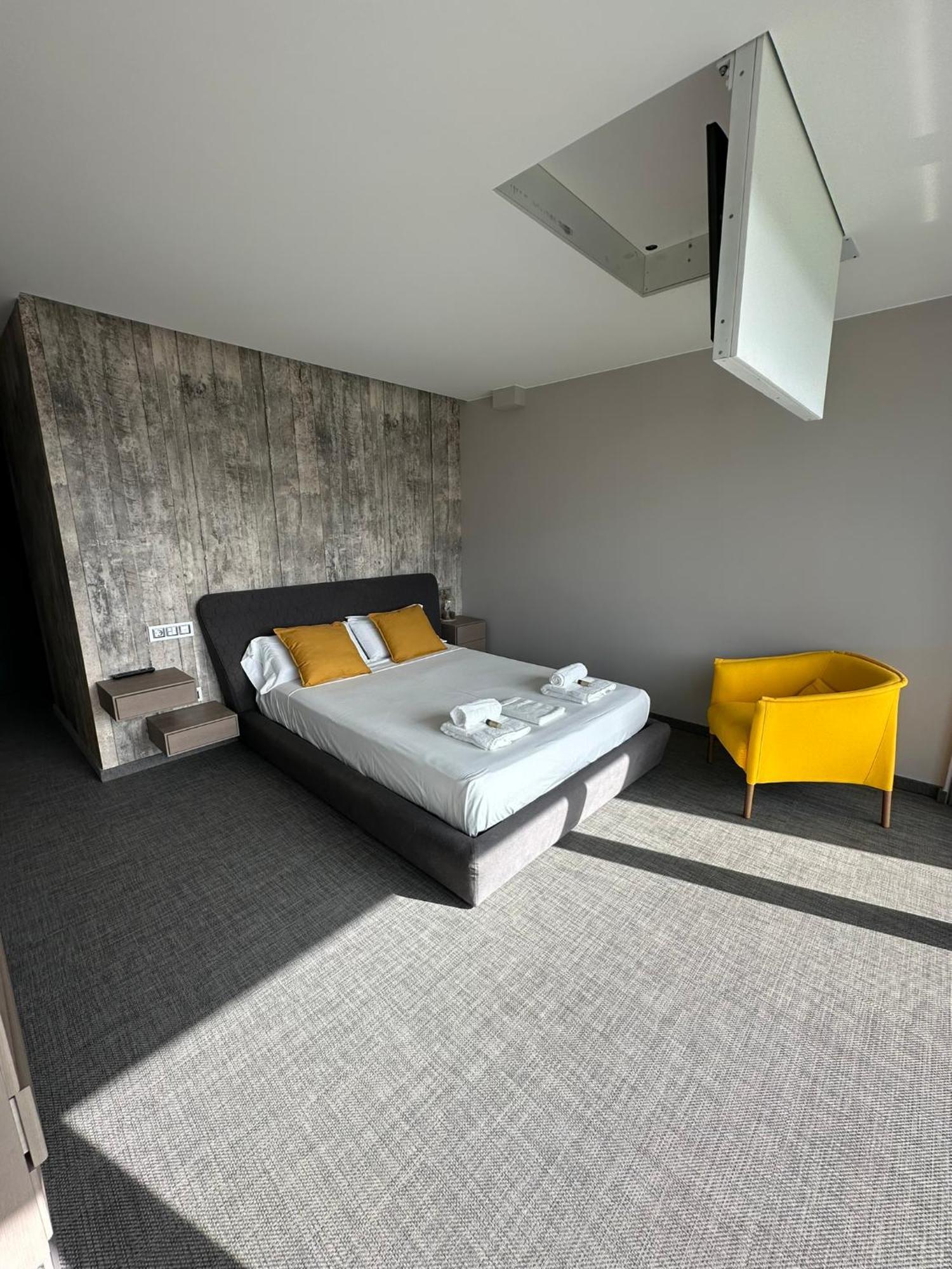 Tres Prismas Exclusive Villa Sarria Exterior foto